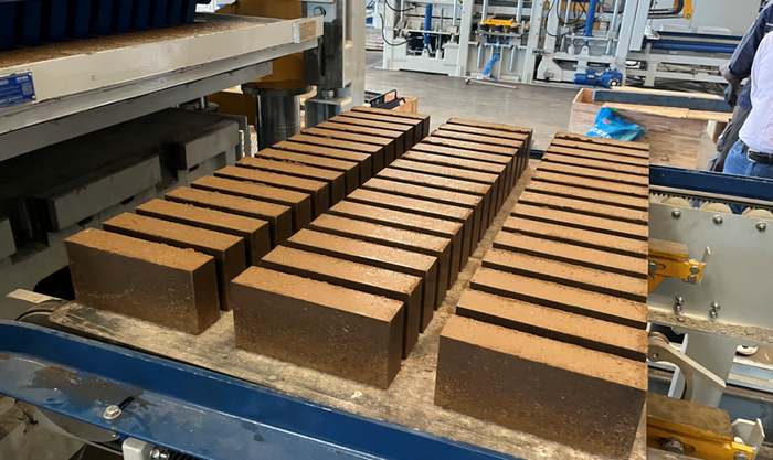 Die vollautomatische Ziegelherstellungsmaschine ZN1500 unterstützt einen Kunden in Ostchina bei der Nutzung von Schlammressourcen